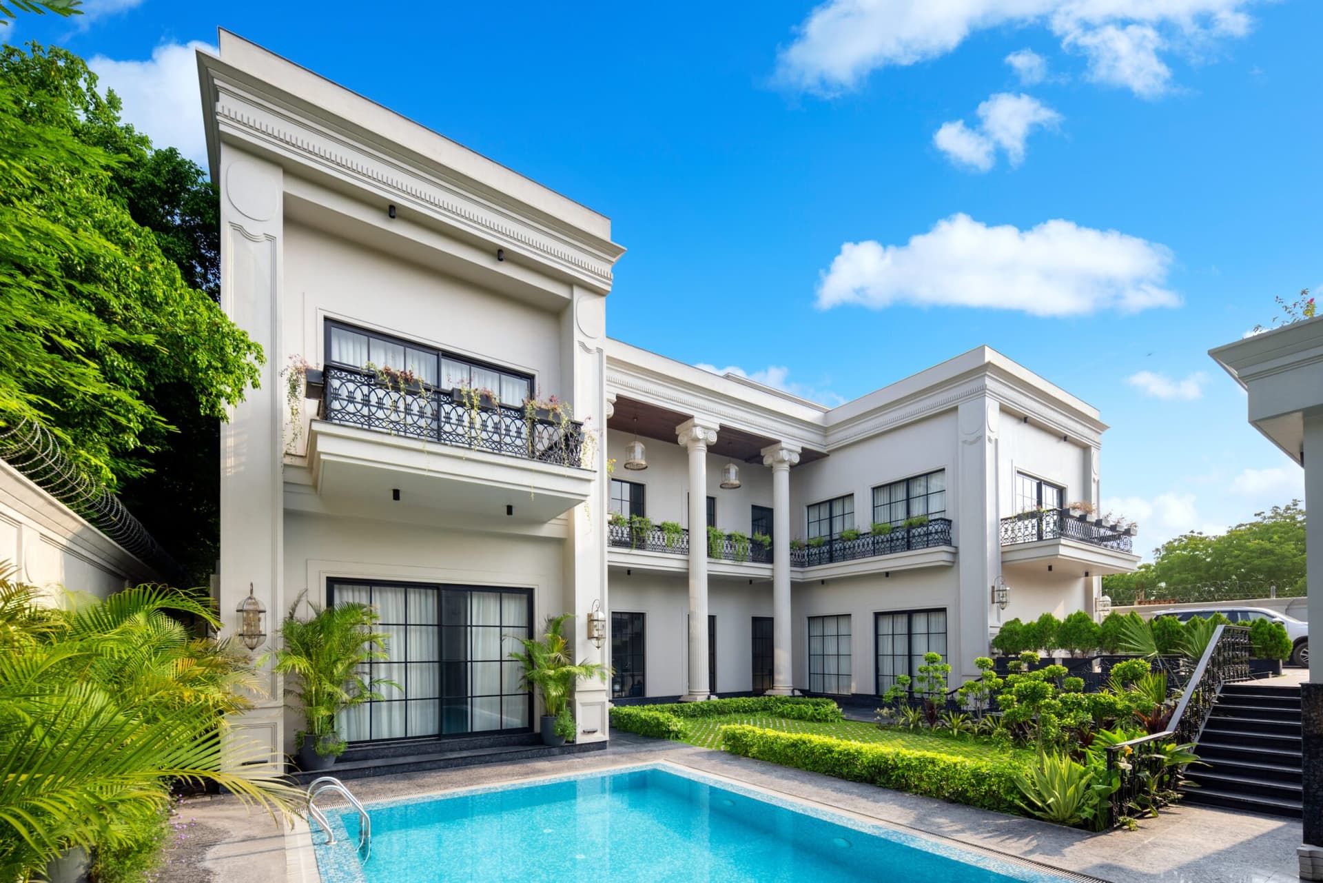 This New Delhi farmhouse is a neoclassical rendezvous that expresses magnificence and grandeur – The Palladio by KVIRAAJ — interior design by featured studio in  Vasant Kunj, Delhi 