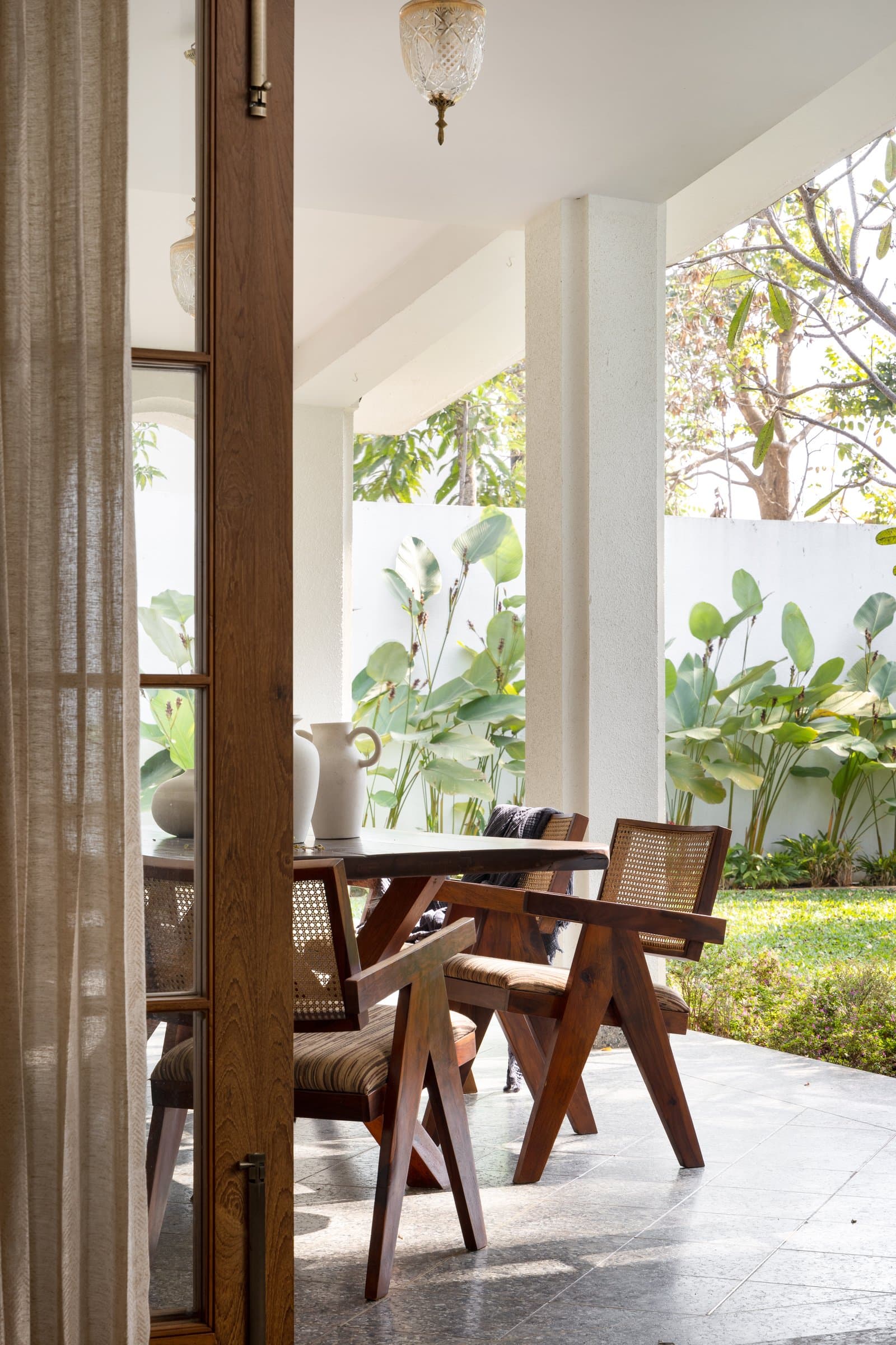 The outdoor seating dissolves the boundary between room and garden, with planting acting as the fourth wall