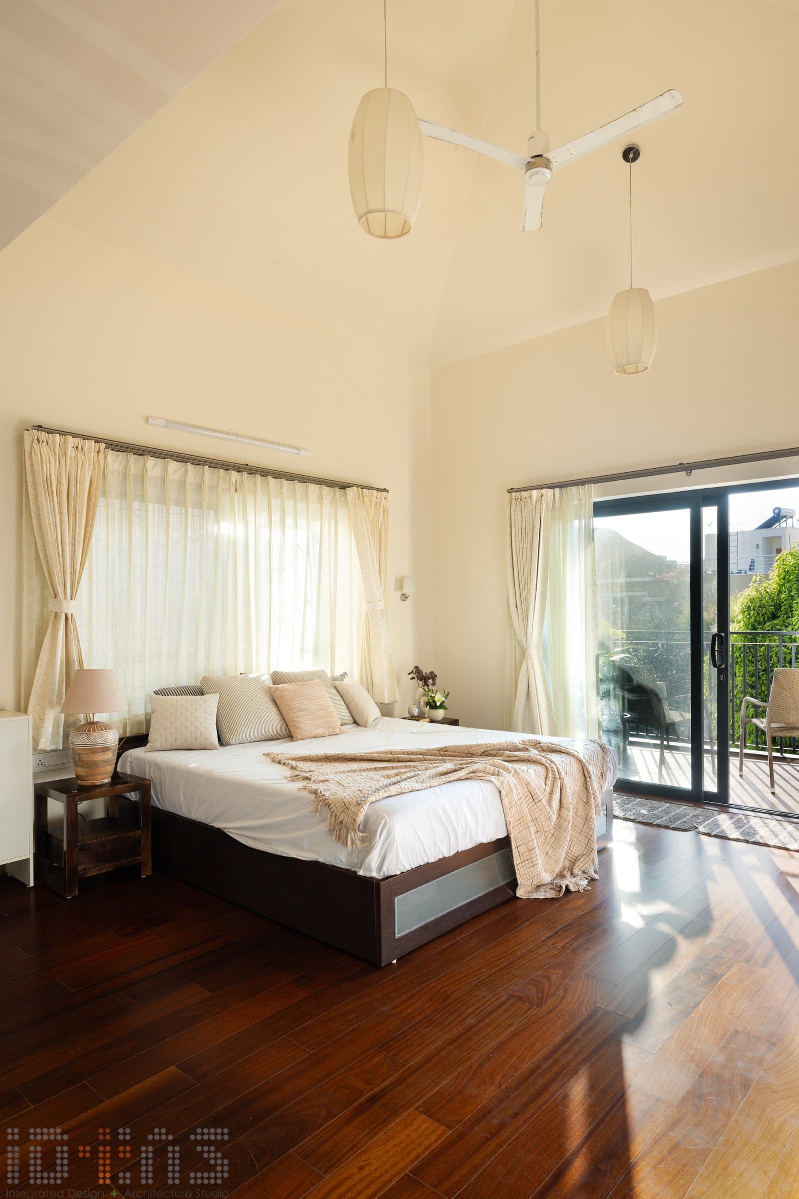 The principal bedroom takes its register from a dark hardwood floor and a sliding glass door to a private balcony