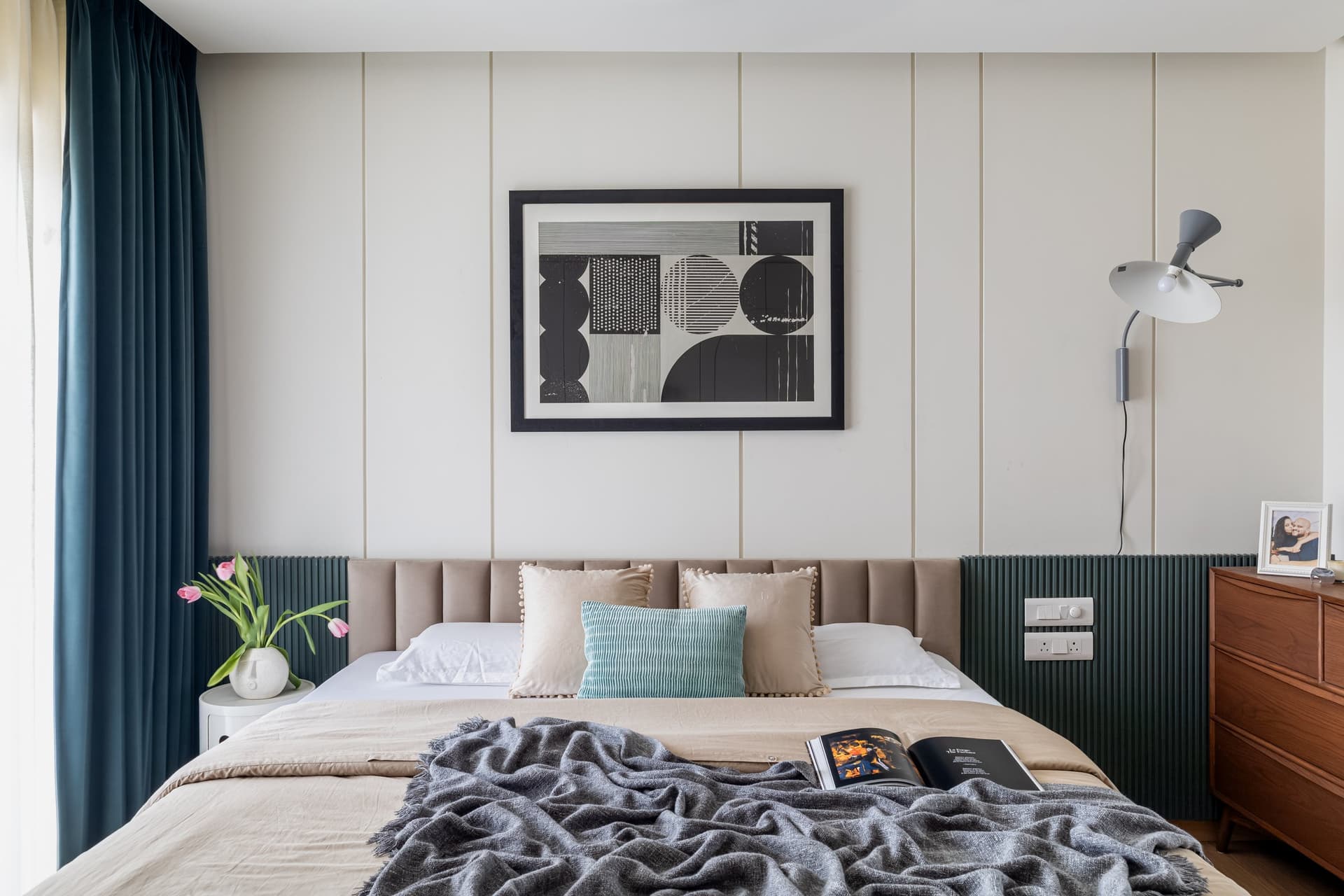 The master bedroom: a velvet headboard in taupe meets a wall divided between thin brass reveals and olive fluting
