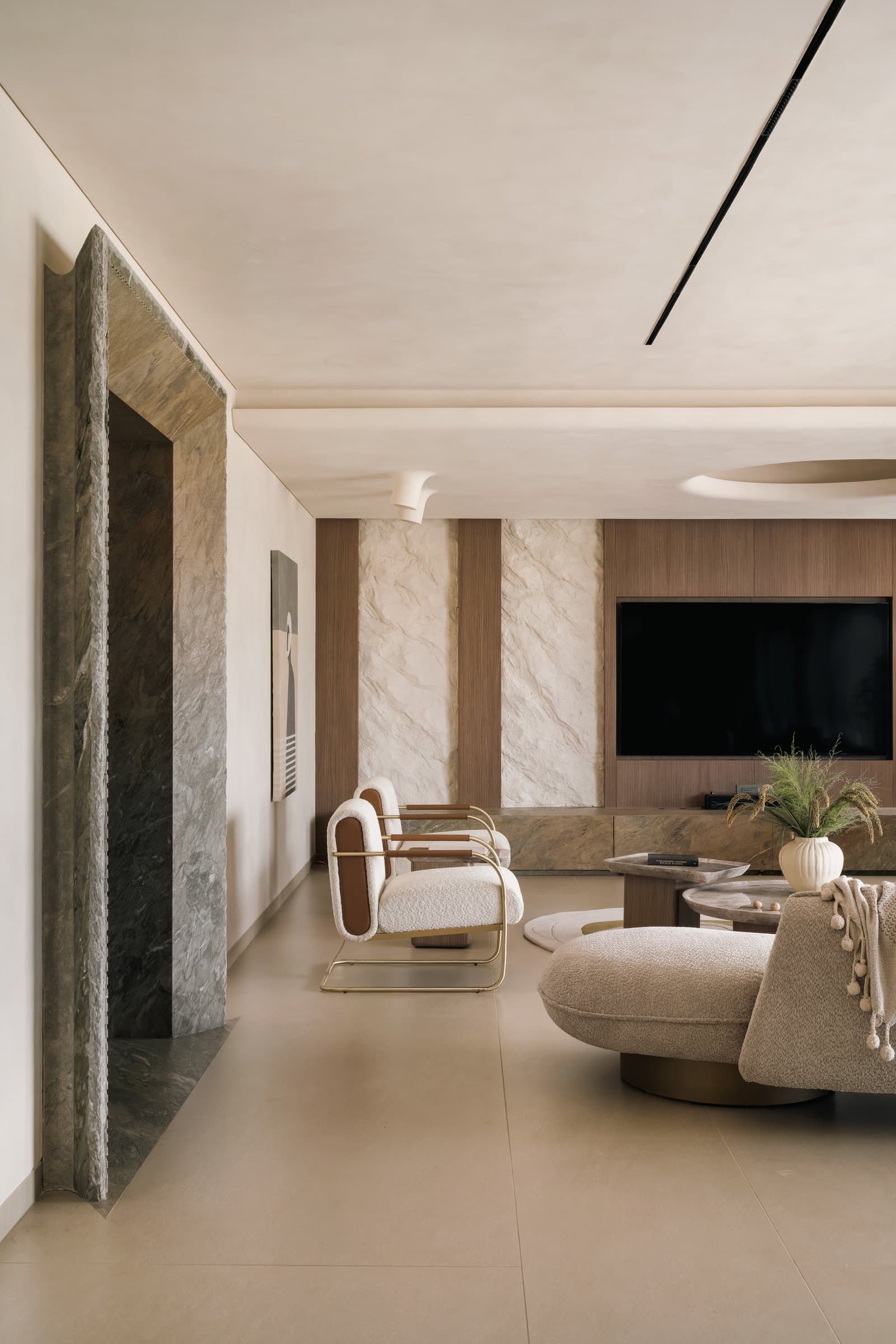 A wider view of the living room, with the marine-green marble doorway marking the threshold