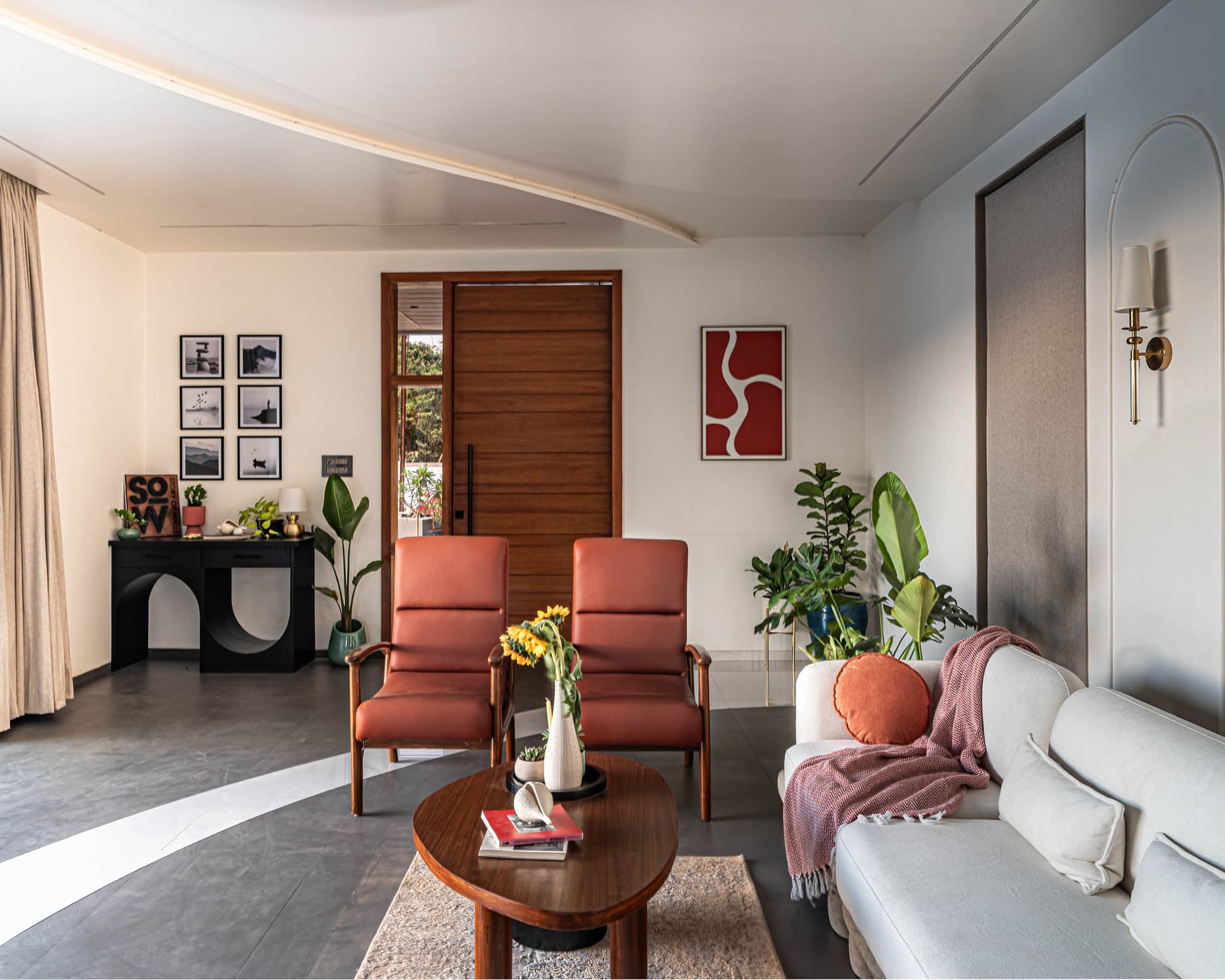 Terracotta leather armchairs and arched wall moulding in the living room, oriented toward the lake