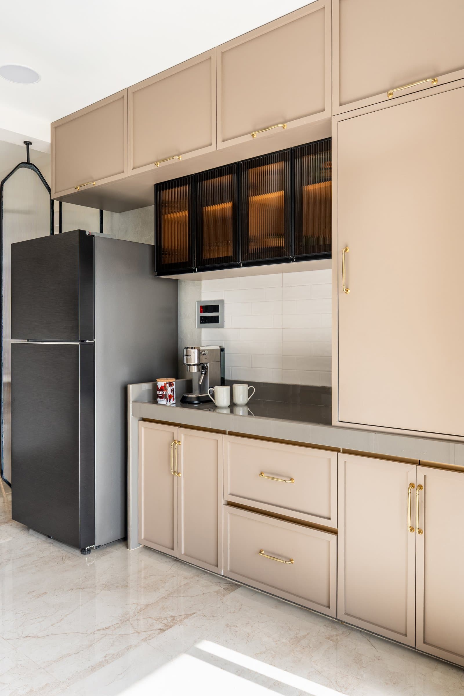 The pantry wall, with reeded amber glass uppers tying the two sides of the kitchen together