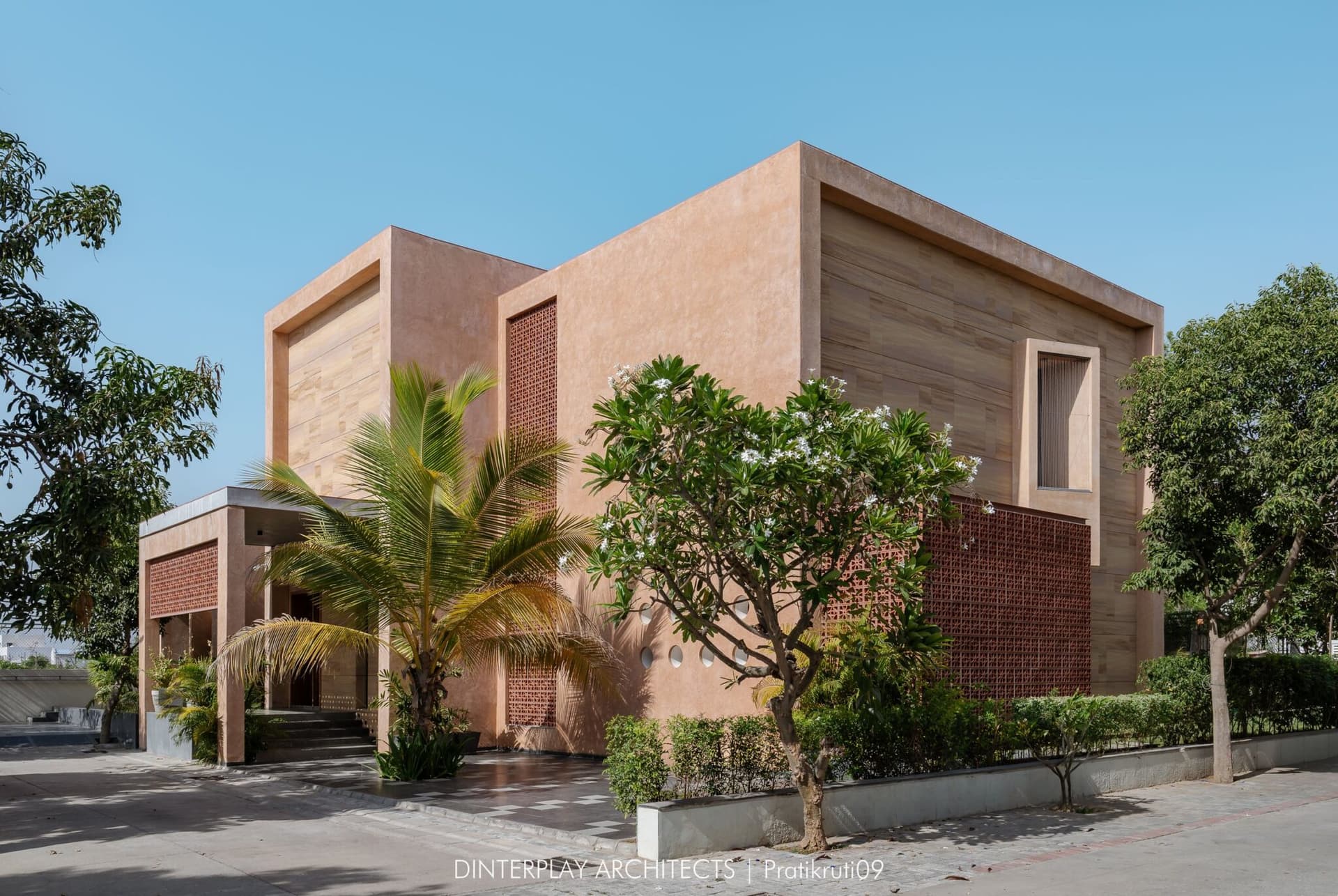 Neeti, Lime House at Palanpur: A Climate-Responsive Home Shaped by Craft and Ritual, DINTERPLAY ARCHITECTS, Palanpur