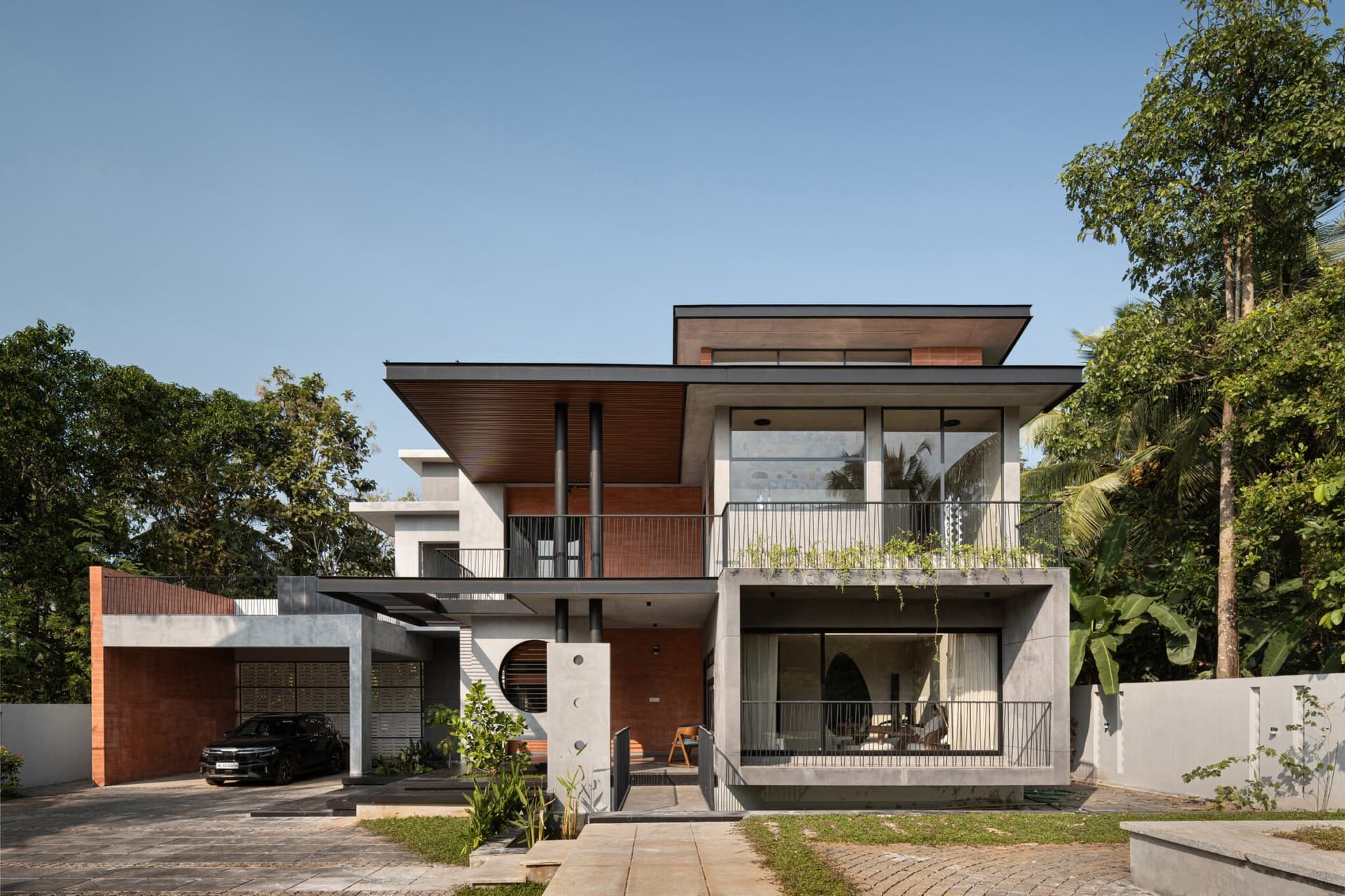 House of Carved Light: A Kerala Home That Turns Inward to Find Its Calm, Hue Arc Studio, Kottakkal, Kerala